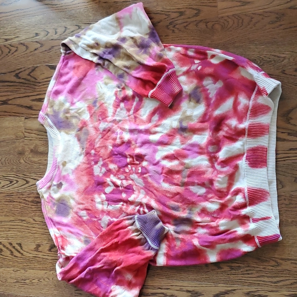 Natural life Woman's Oversized Sweater size Small/Medium. Fits more like a Large